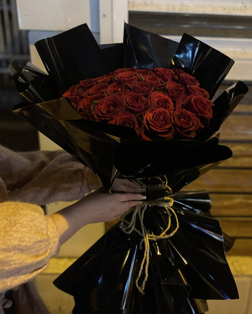نمونه باکس گل رز قرمز، طراحی توسط گل اکسیژن در گلسار رشت