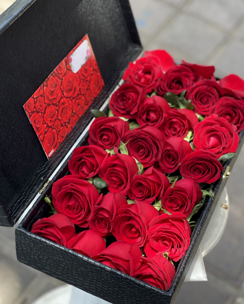 باکس گل رز قرمز