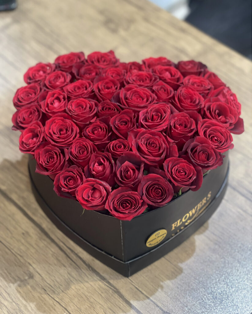 باکس گل رز قرمز، طرح قلب