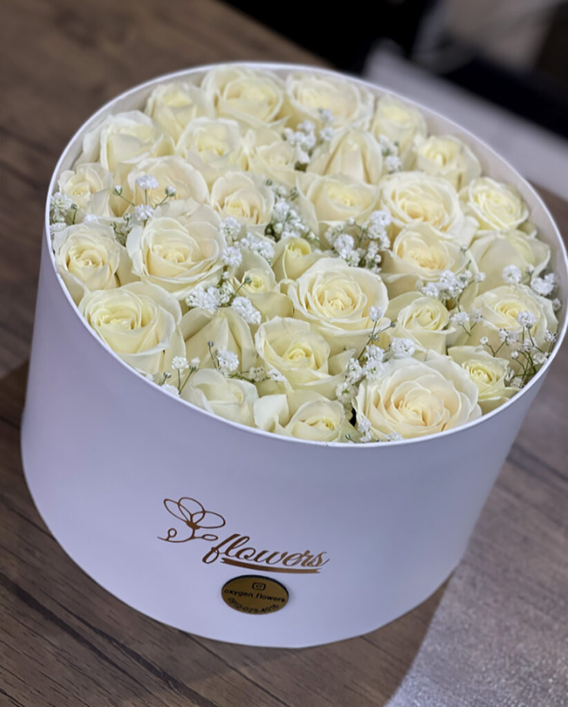 باکس دایره ای گل رز سفید