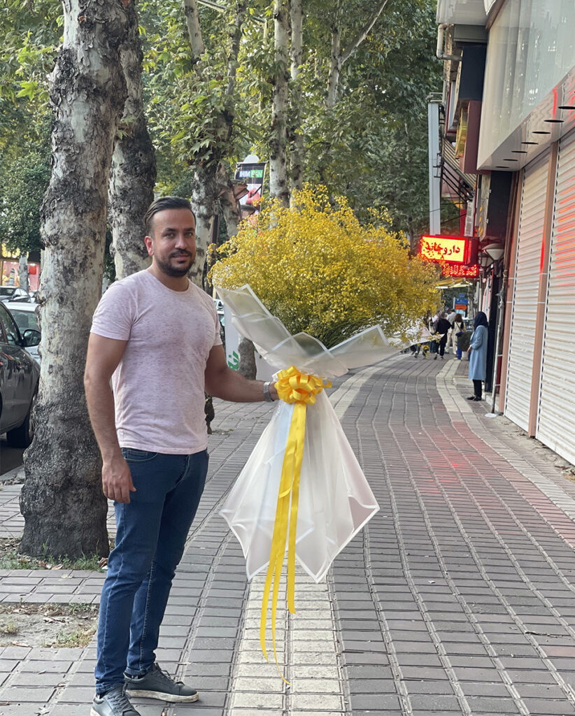 نمایی از میلاد شریفیان مدیریت گل اکسیژن در گلسار شهر رشت