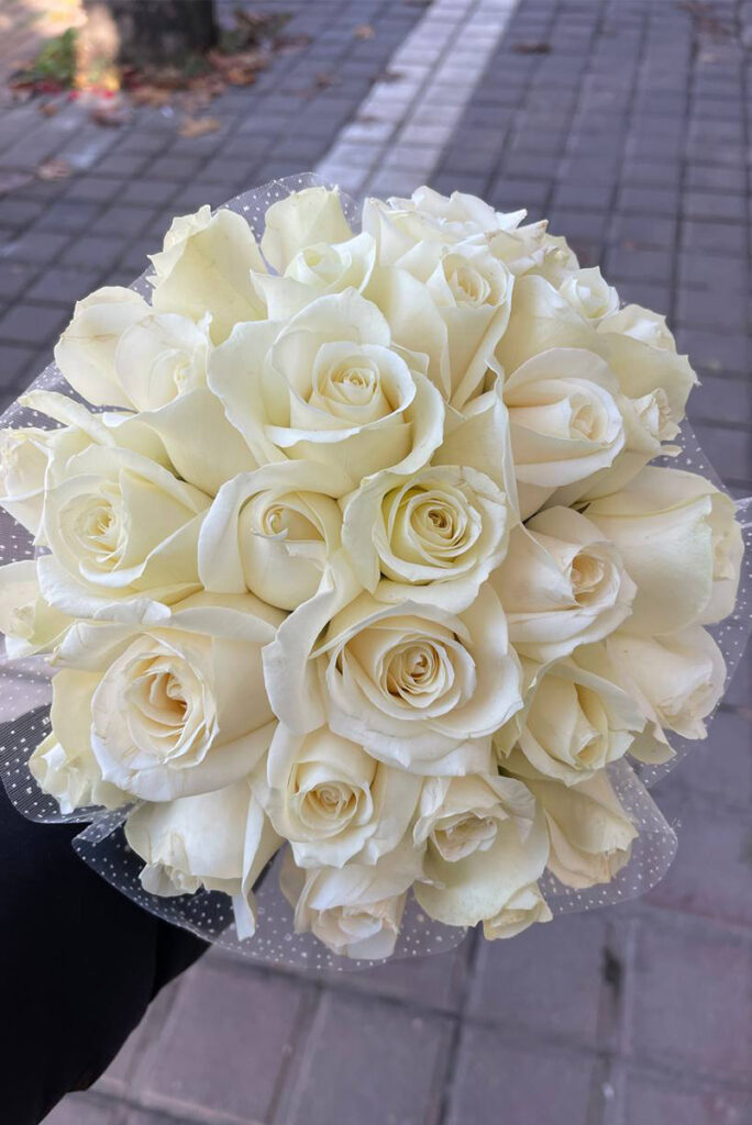 دسته گل رز سفید