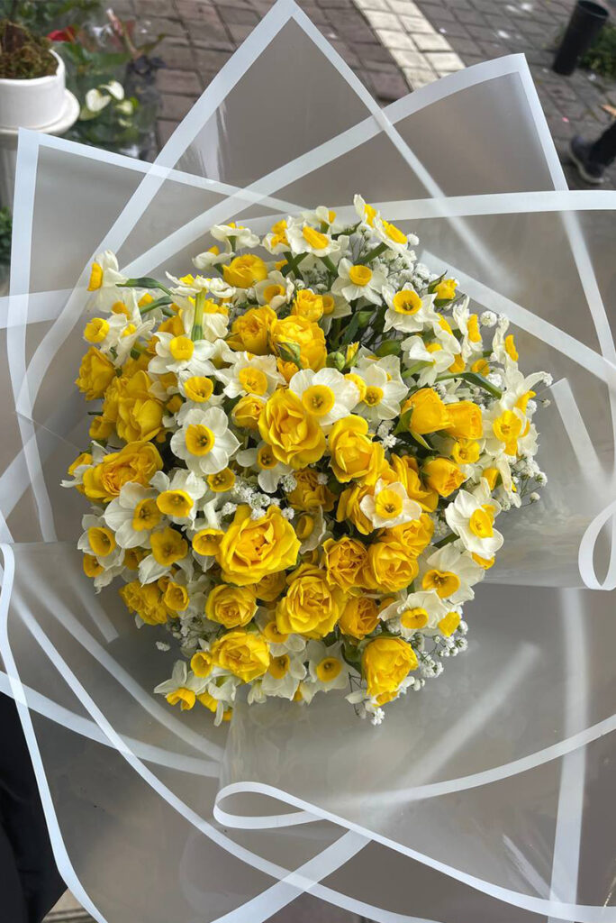 دسته گل زرد و سفید