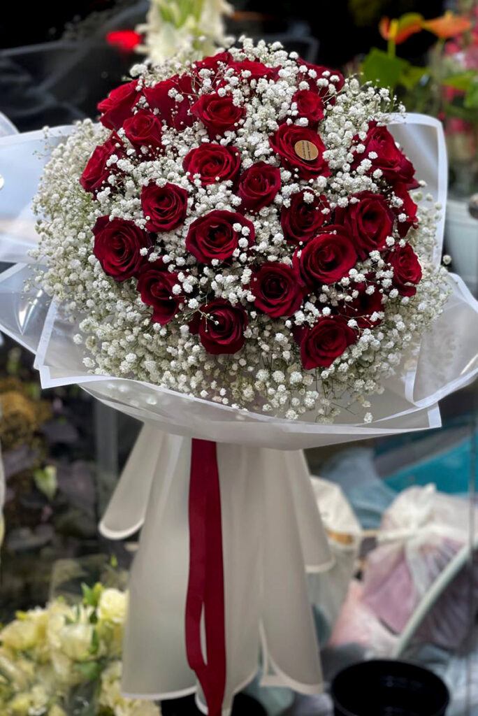 دسته گل رز قرمز