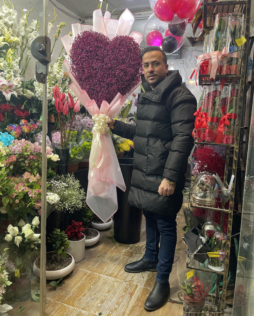 نمایی از میلاد شریفیان در درون گل اکسیژن گلسار رشت